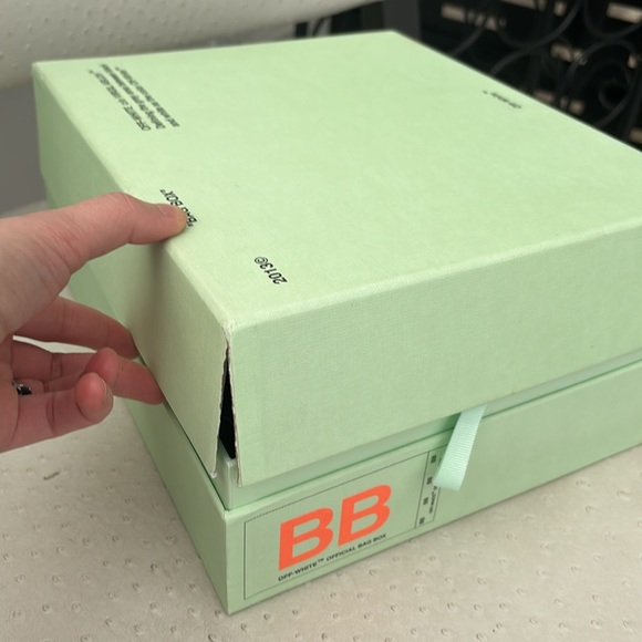 Authentic Off White Jitney Black Crossbody - Picture 12 of 12